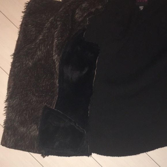 2b bebe faux leather faux fur asymmetrical zip up sweater - Picture 7 of 9